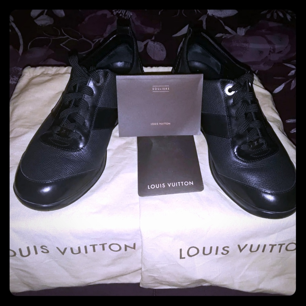 Louis Vuitton Sneaker Shoes Men + box + dust bag